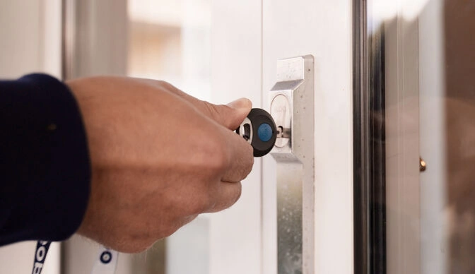 iLOC smalprofilslås och nyckel